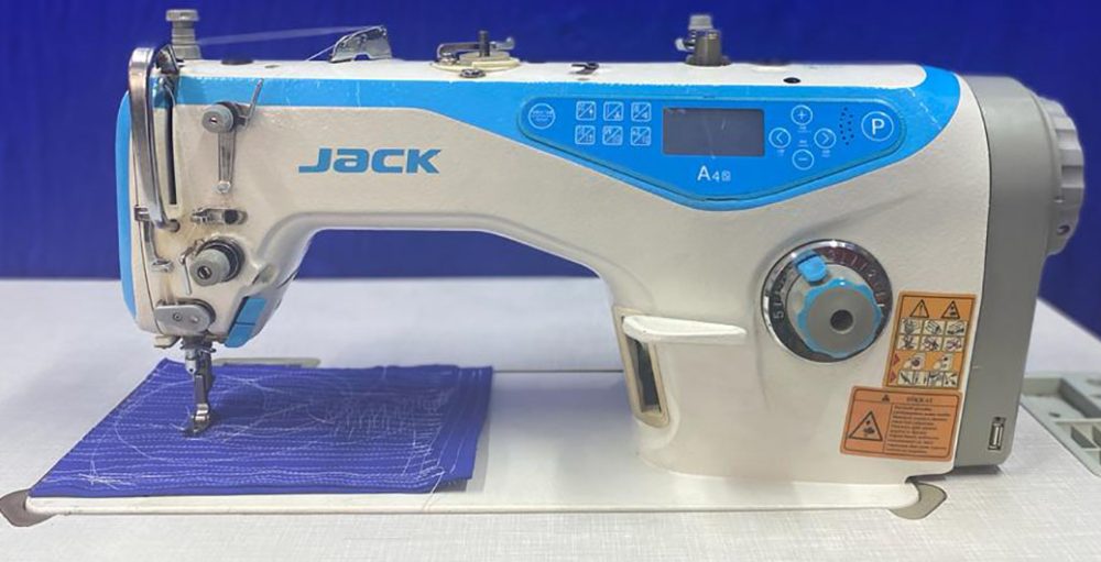 Jack A4 Kafadan Motorlu Elektronik Dikiş Makinesi Satılıktır. Özellikleri: Otomatik Ayak Kaldırma 3 Milimetreden Kısa İp Kesmme Özelliği Kafadan Motorlu Sessiz Dikiş Sonu Kilit Sistemi Başlangıç Ve Bitiş Zigzag Dikiş Yerlerinde Topaklanma Önleyici Sistem Fiyatı: 10.000 TL İrtibat: 0538 749 34 59