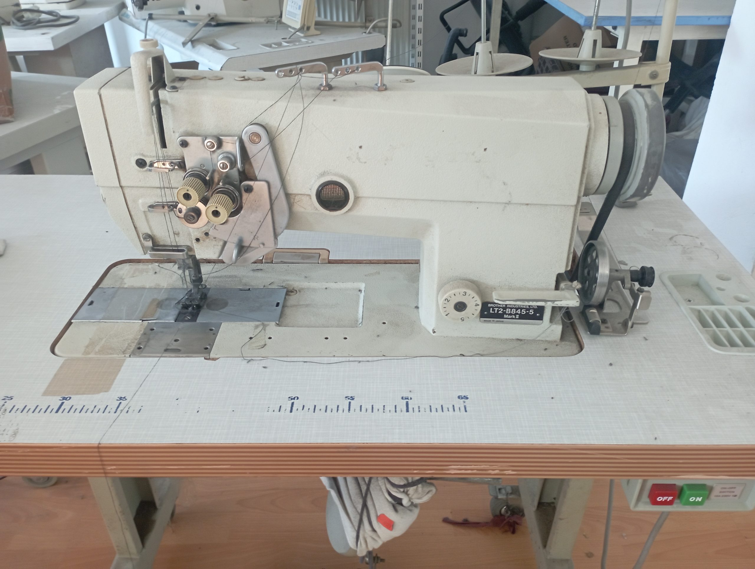Brother LT-2-B845-5 Model İptalli Çift İğne Dikiş Makinesi Satılıktır.
