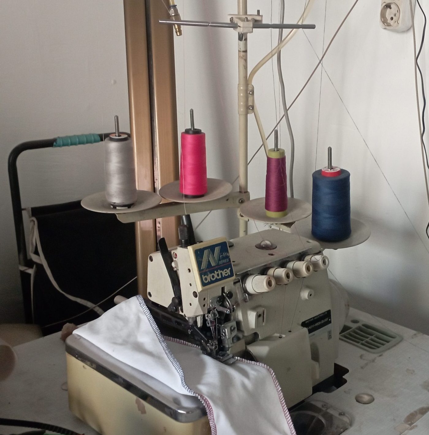 Satılık Brother FB-N210-W020-25-H3F Model Kafadan Motorlu, Pnömatik Hava Çekişli Ve Ayak Kaldırmalı Overlok. Full Çalışır Vaziyette. Mekanik Modeller İçin Fiyat: 6000₺ Kafadan Motorlu Model: 8000₺ Kafadan Motor Ve Pnömatik Model: 10000₺ İrtibat: 0538 749 34 59